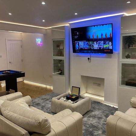 Stylish 2-Bedroom Getaway In The Heart Of Chelsea 伦敦 外观 照片