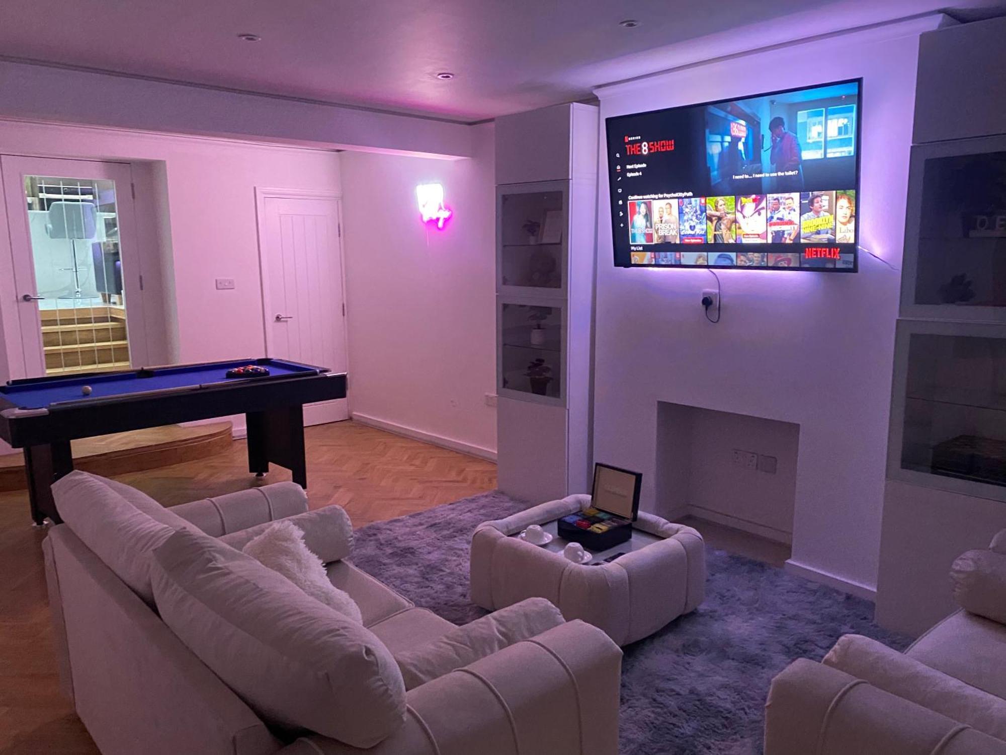 Stylish 2-Bedroom Getaway In The Heart Of Chelsea 伦敦 外观 照片