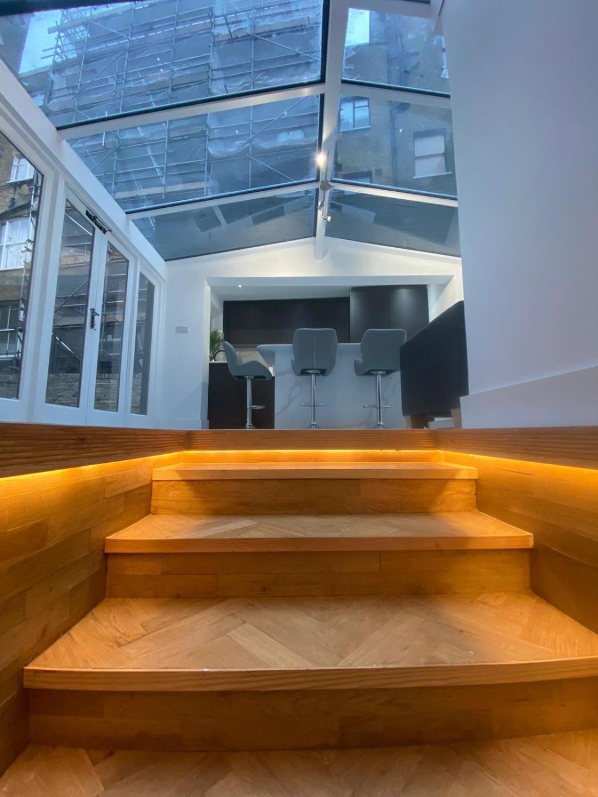 Stylish 2-Bedroom Getaway In The Heart Of Chelsea 伦敦 外观 照片